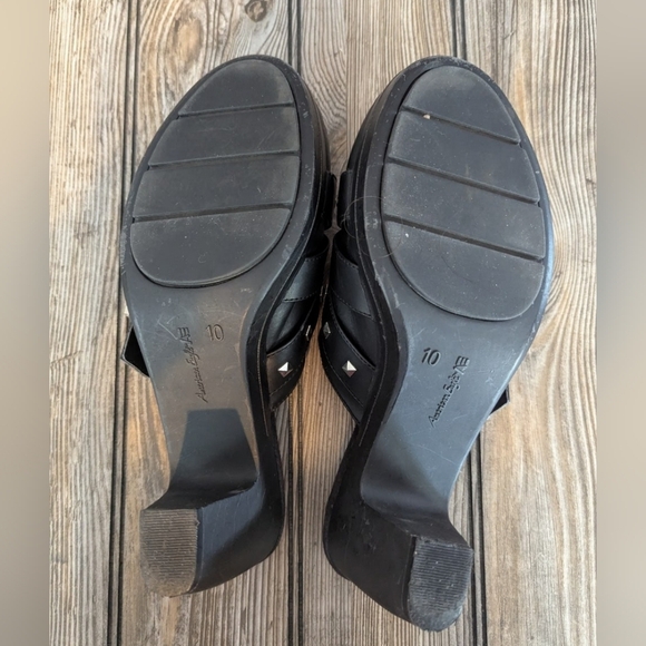 American Eagle size 10 studded black clogs in fair condition - Picture 11 of 14